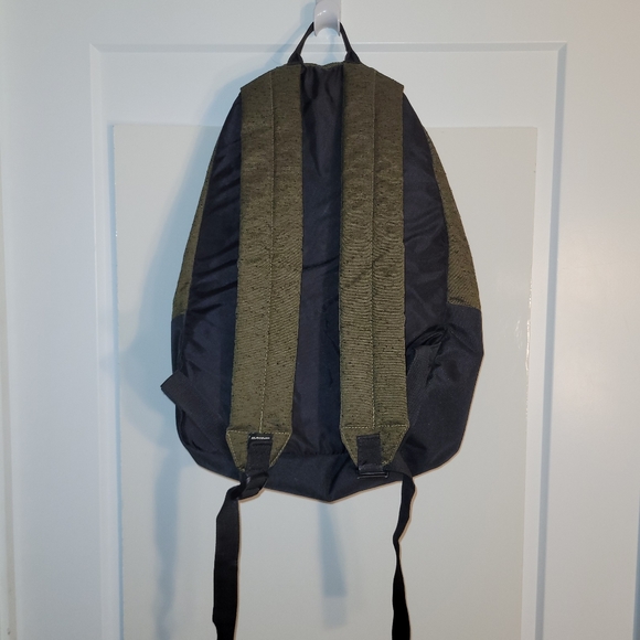 Green backpack - Picture 7 of 9